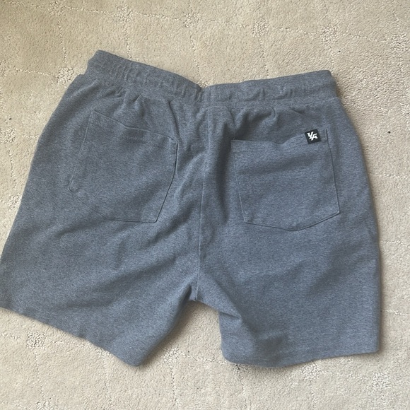 Young LA Shorts - Picture 2 of 3